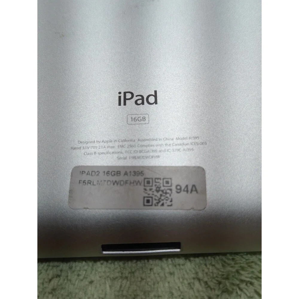 Lot of 2 Apple iPad 2nd Gen A1395 16GB WiFi 9.7